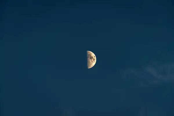 Luna Creciente Cielo Nocturno —  Fotos de Stock