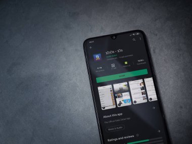 Siyah bir cep telefonu ekranında Galgalatz uygulaması oyun mağazası sayfası