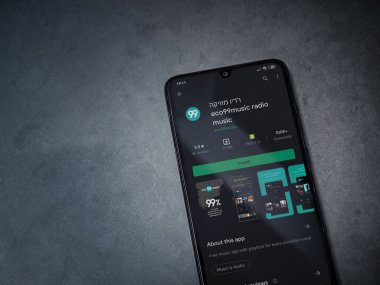 eco999Music uygulama çalma mağazası sayfası siyah bir cep telefonu ekranında 