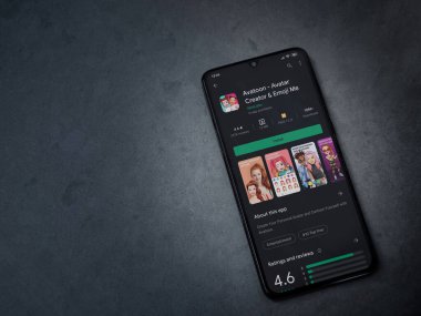 Siyah bir cep telefonu ekranında Avatoon uygulaması oyun mağazası sayfası