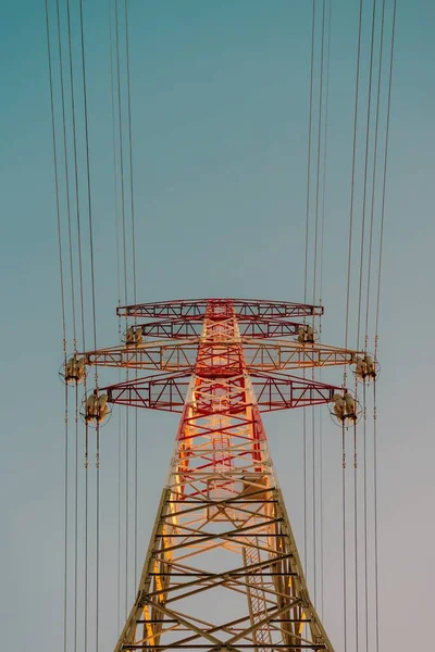 Büyük Iletim Kuleleri Elektrik Kabloları — Stok fotoğraf