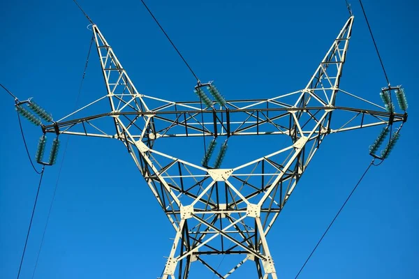 Büyük Iletim Kuleleri Elektrik Kabloları — Stok fotoğraf