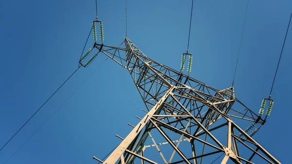 Große Sendemasten Stromkabel — Stockfoto