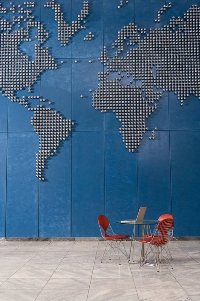 Laptop Table Empty Office World Map Wall — Stock Photo, Image