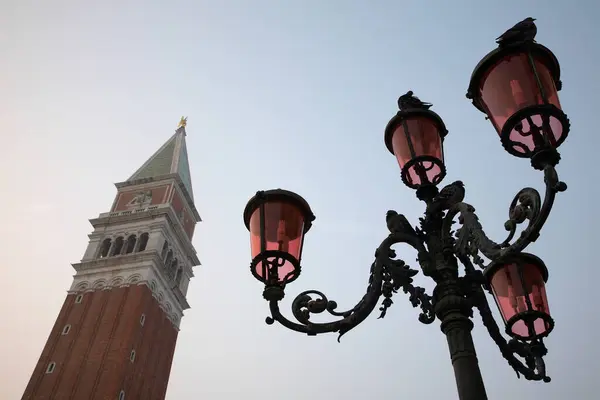 Italien Venedig San Giorgio Maggiore Torn Och Lampstolpe Låg Vinkel — Stockfoto