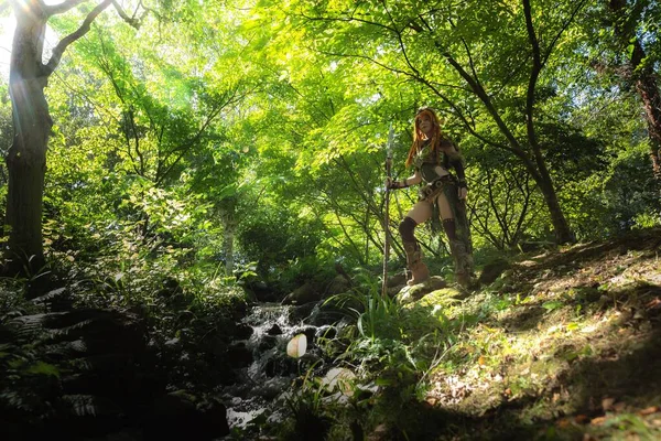 Elven Krigare Kvinna Den Djupa Skogen — Stockfoto
