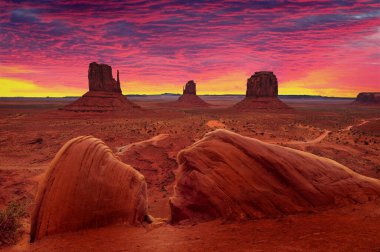 Monument valley sunrise adlı
