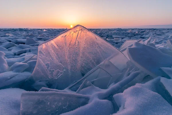 Hummock Napkeltekor Napfény Jégbe Borul Bajkál Szibéria Oroszország — Stock Fotó