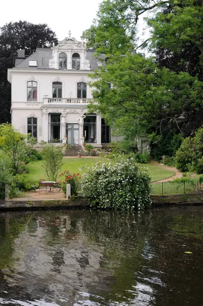 Luxuriöse Villa See Blick Nach Außen — Stockfoto