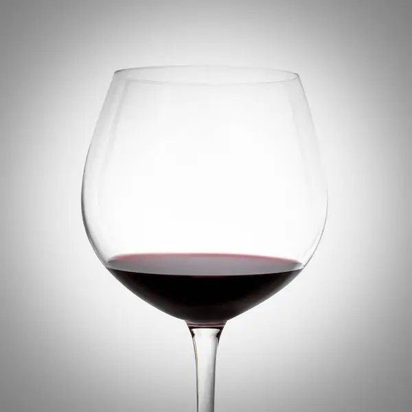Copo Vinho Com Vinho Sobre Fundo Branco — Fotografia de Stock