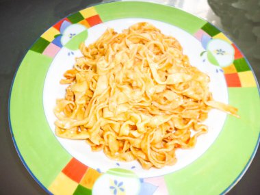 Orijinal İtalyan eriştesinin yakın plan görüntüsü.   