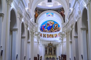 Noto Sicilya 'daki kilisenin içinde.