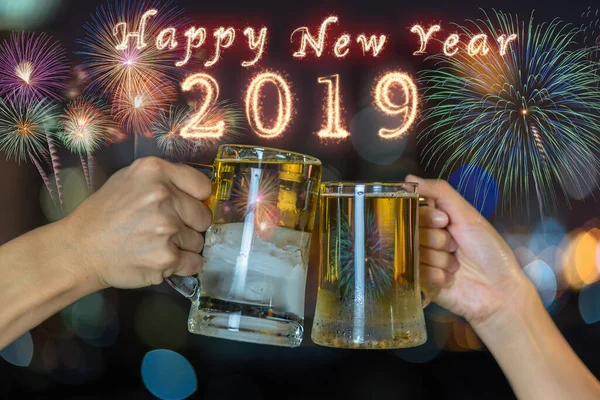 Feliz Año Nuevo 2019 Escrito Con Fuegos Artificiales Sparkle Clinking — Foto de Stock