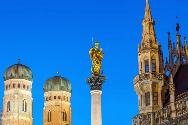Kirchturm Der Friedenssäule Mit Dem Berühmten Goldenen Friedensengel — Stockfoto