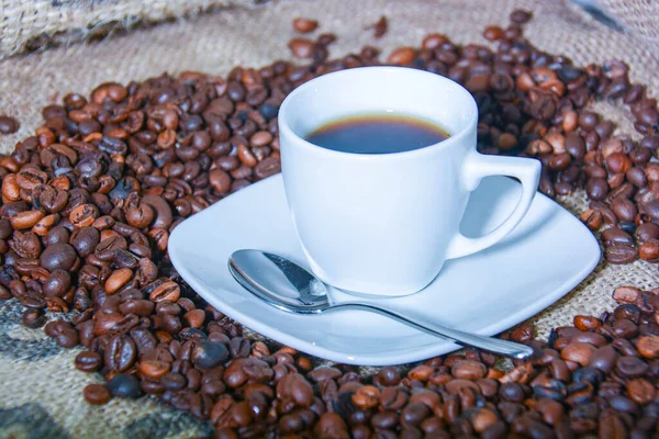 Kaffeepause Konzept Getränk Und Geröstete Braune Bohnen — Stockfoto