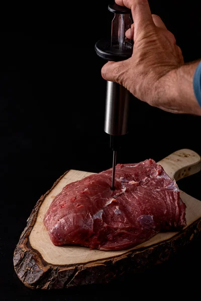 Man Preparing Beef Carcass Black Background — Stock Photo, Image