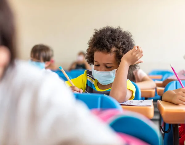 School Boy Wearing Mask Study Classroom — Stock Photo, Image