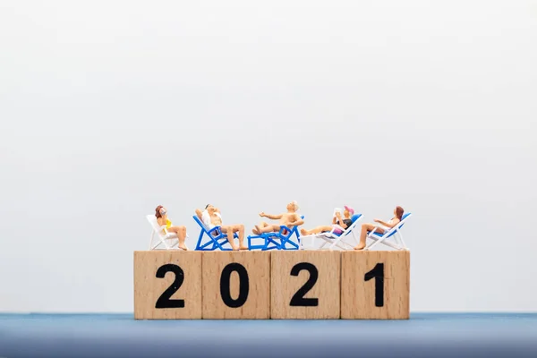 Miniature People Wearing Swimsuit Sitting Lounge Chairs — Stock Photo, Image