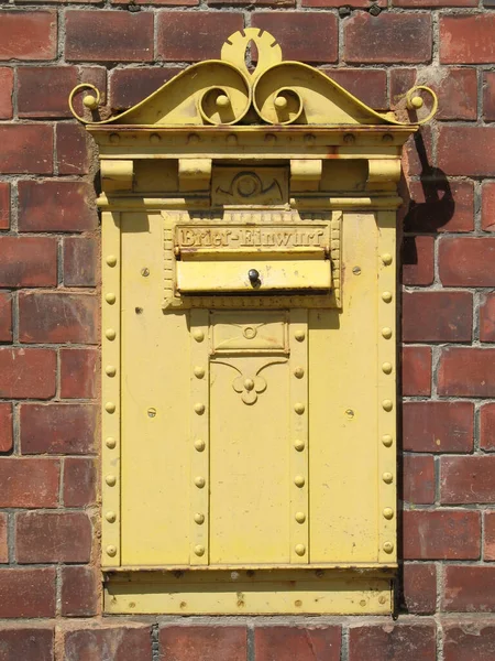 Old Yellow Post Box — Stock Photo, Image