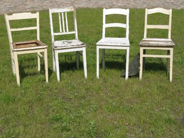 Old Four Chairs Lawn — Stock Photo, Image
