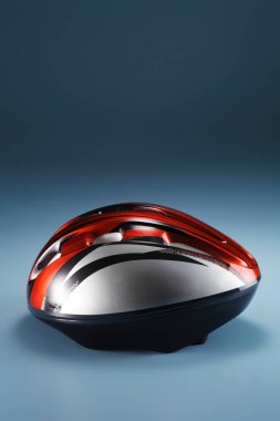 Kırmızı bisiklet kaskı, kapat.