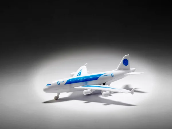 Игрушечный Самолет Воздуха Белом Фоне — стоковое фото
