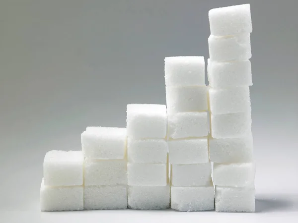 Stapelweise Zuckerwürfel Aufsteigen Konzept Für Ein Erhöhtes Blutzuckerrisiko — Stockfoto