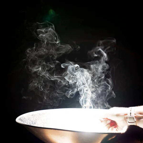 Erzeugung Von Rauch Durch Verbrennung Von Papier Nur Mit Natürlichem — Stockfoto