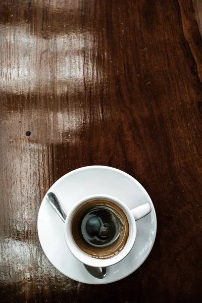 Tasse Kaffee Auf Braunem Holztisch — Stockfoto