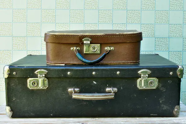 Two Old Suitcases Black Large Small Brown — Stock Photo, Image