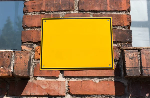 Yellow Metal Blank Signboard Old Brick Wall — Stock Photo, Image