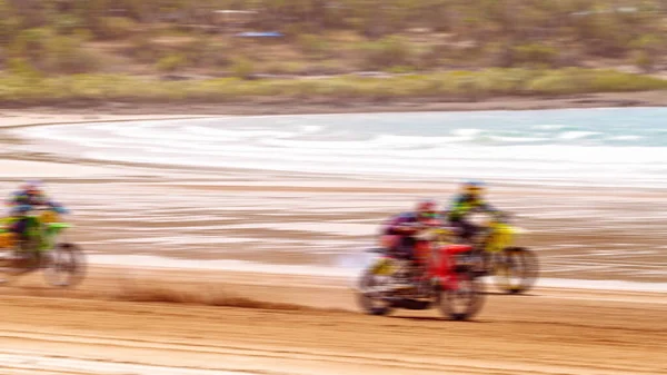 Panning Beach Carreras Motos Para Mostrar Movimiento Velocidad —  Fotos de Stock