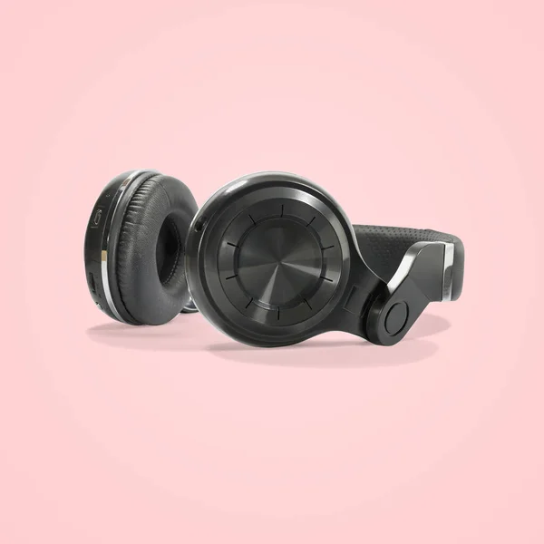 Black Wireless Headphone Isolated — Stock Photo, Image