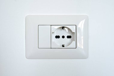 Beyaz Soket Beyaz Duvar 'da