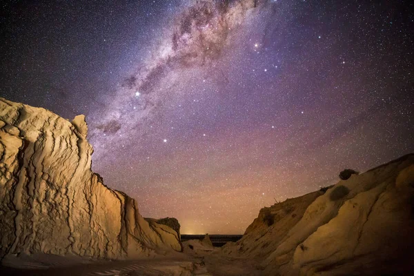砂漠の風景を夜の空 — ストック写真