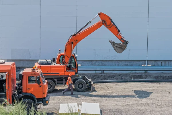 Foreman Large Equipment Excavator Truck Site Construction — Stock Photo, Image