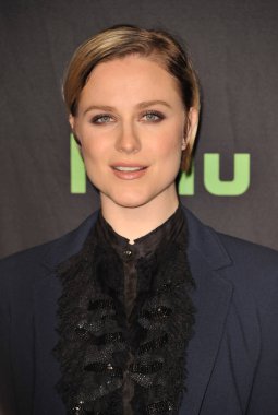 Aktris Evan Rachel Wood kamerada poz veriyor 