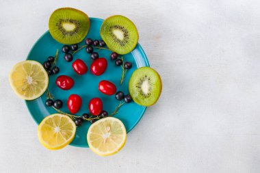 Frenk üzümü, Cornus ve köpek üzümü, limon ve kivi yüksek açılı manzara