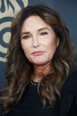 Caitlyn Jenner arka planda ünlü