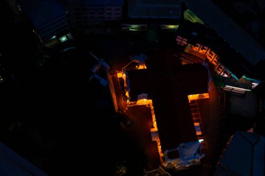 Kuala Lumpur 'daki Hıristiyan Katolik Kilisesi' nin gece manzarası. Bina haç şeklinde yapılmıştır.