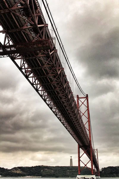 Kwietnia Most Lizbonie Pochmurny Dzień — Zdjęcie stockowe