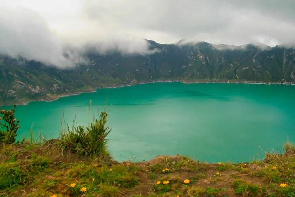 湖で満たされたキロトアカルデラ エクアドル アンデス山脈 — ストック写真