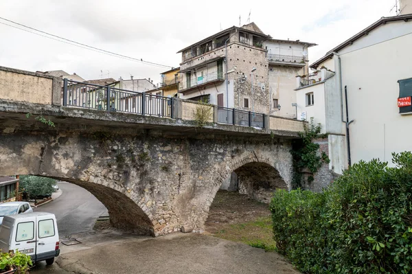 Papignoの町を横断する橋 — ストック写真