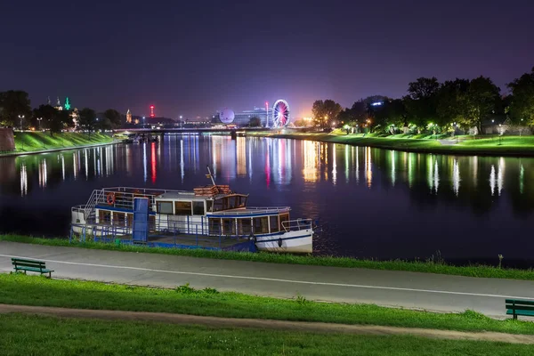 Нічна Сцена Берега Річки Кракові Польща — стокове фото