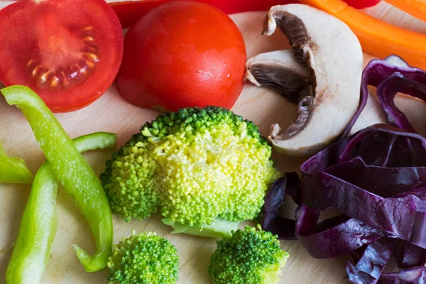Gemüse Auf Dem Tisch Tomaten Brokkoli Paprika — Stockfoto