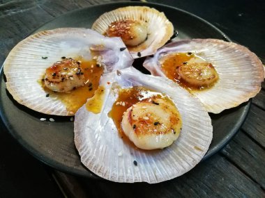 Dev taze Tasmanian tarak taze tereyağı ile ızgara 