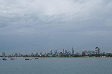 Melbourne gökyüzü manzarası akşamları