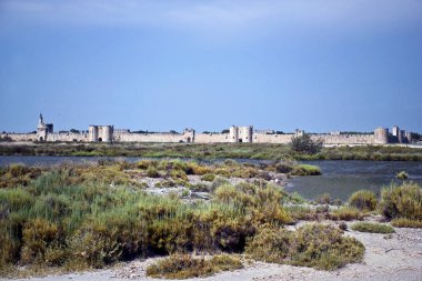 Aigues Mortes manzaralı, Occitania bölgesi, güney Fransa 