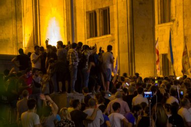 Gavrilov Gecesi veya hükümet karşıtı protestolar olarak da bilinen parlamento önündeki Gürcü protestoları. 2019 saqartvelo protestosu