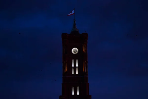 Ünlü Dönüm Noktası Mimari Saat Kulesi Berlin Deki Kırmızı Kule — Stok fotoğraf